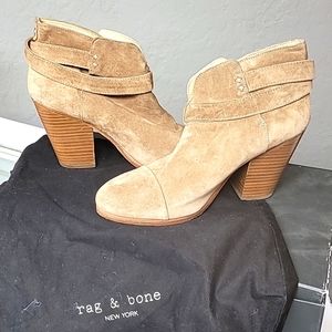Women beige booties